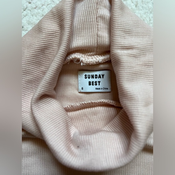 Sunday Best Cropped Turtleneck Size S - Picture 2 of 3